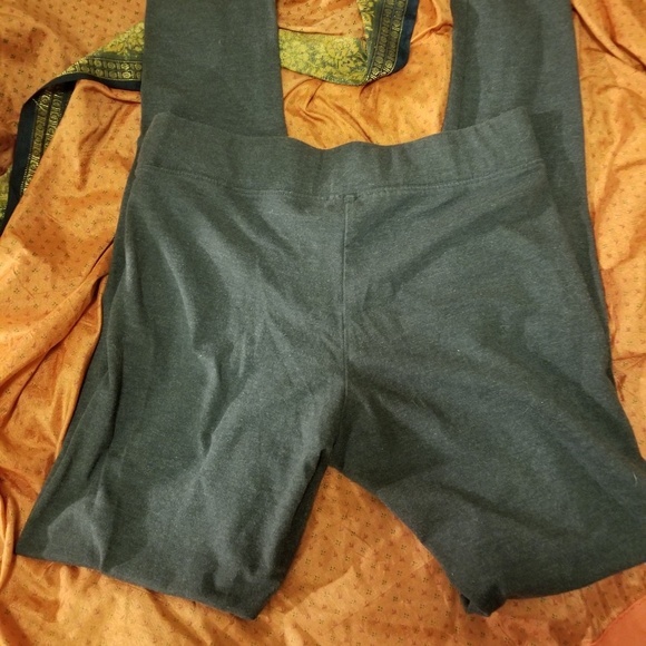 FREE WITH BUNDLE PURCHASE Aeropostale Leggings - Picture 5 of 5